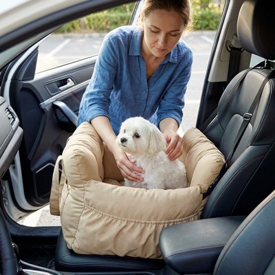 Siege auto pour chien épouse la forme du siège pour une stabilité 